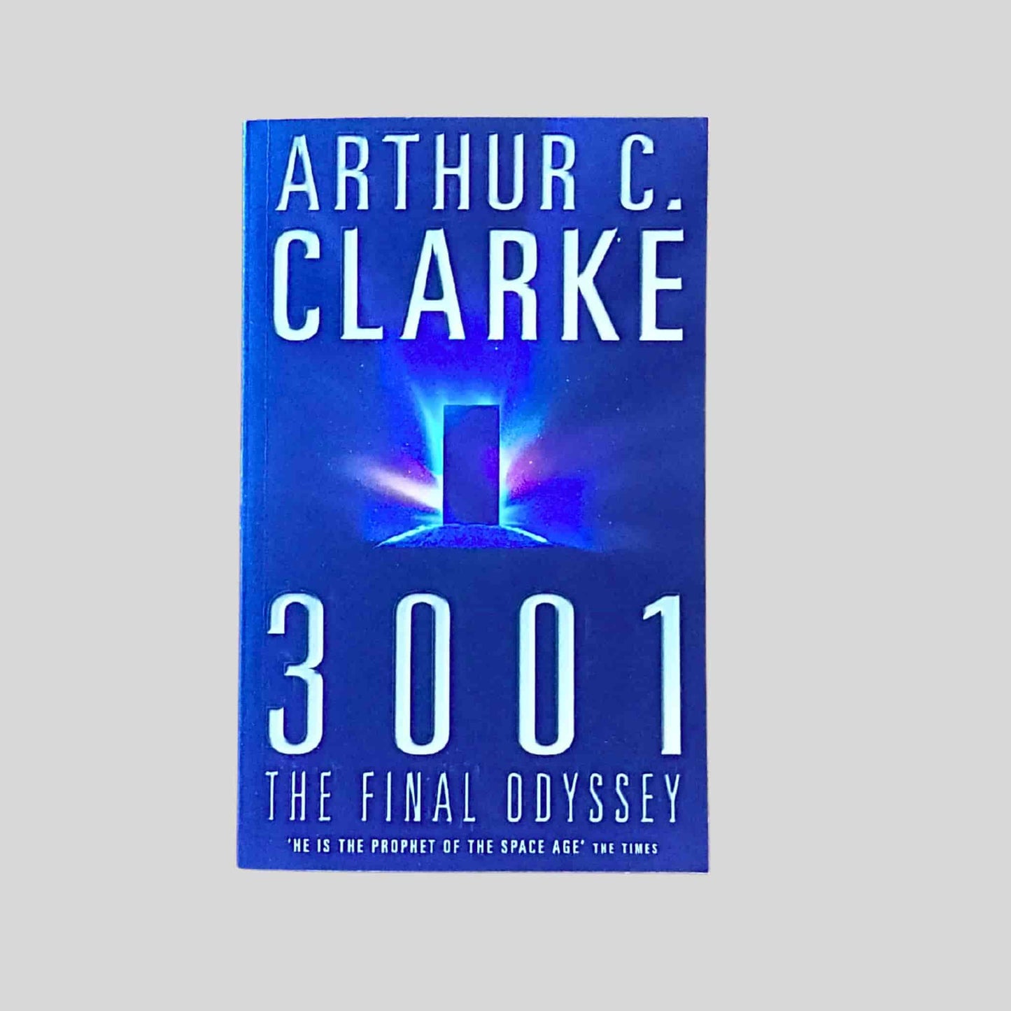 Book cover of '3001: The Final Odyssey' by Arthur C. Clarke with a blue and white design.
